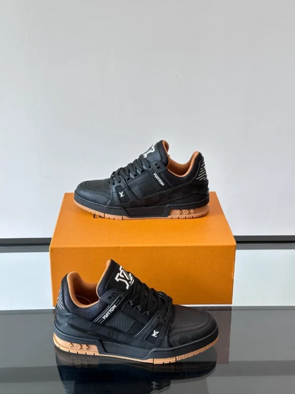 Louis Vuitton Trainer Sneaker - LS297