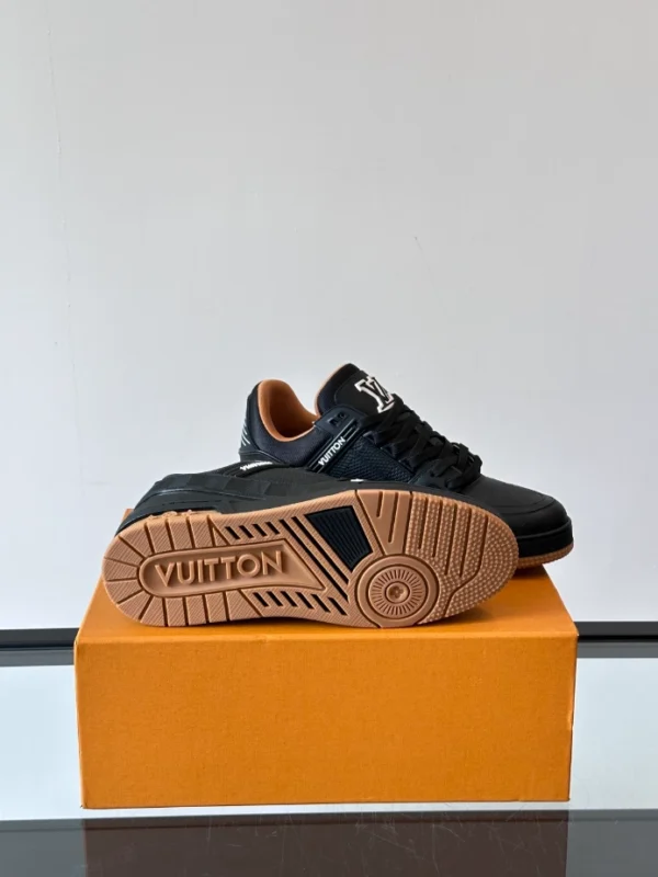 Louis Vuitton Trainer Sneaker - LS297