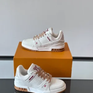 Louis Vuitton Trainer Sneaker - LS298
