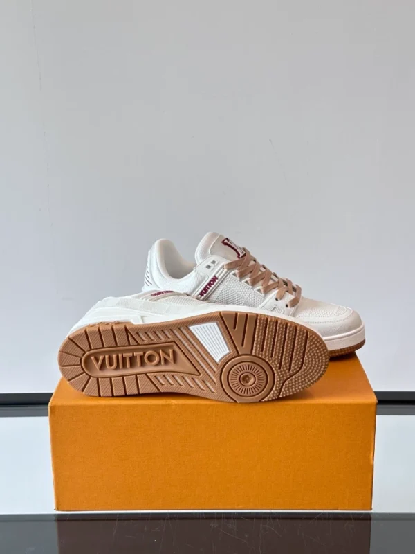 Louis Vuitton Trainer Sneaker - LS298