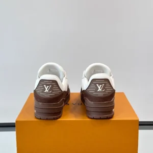 Louis Vuitton Trainer Sneaker - LS299