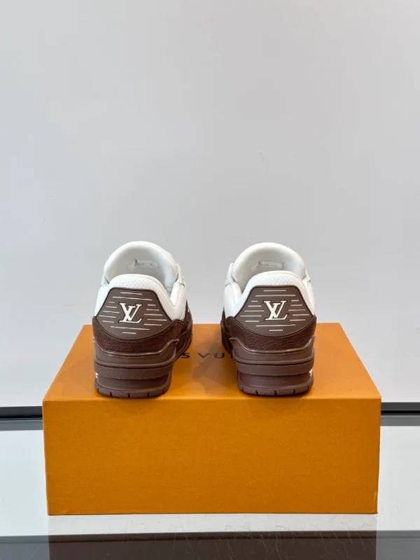 Louis Vuitton Trainer Sneaker - LS299