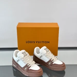 Louis Vuitton Trainer Sneaker - LS299