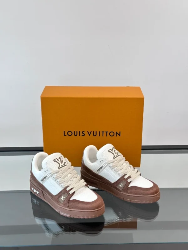Louis Vuitton Trainer Sneaker - LS299