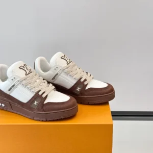 Louis Vuitton Trainer Sneaker - LS299
