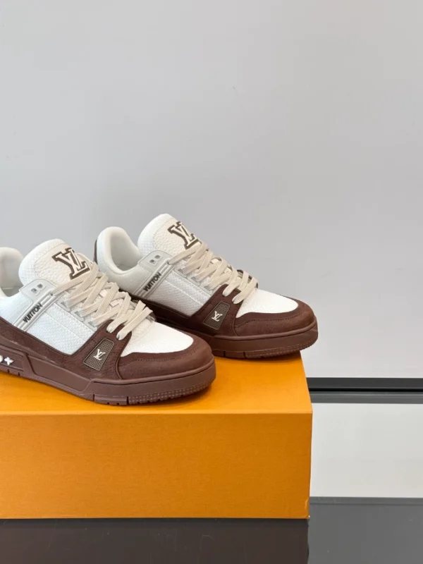 Louis Vuitton Trainer Sneaker - LS299
