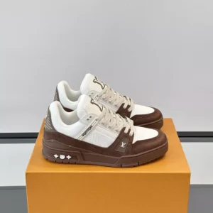 Louis Vuitton Trainer Sneaker - LS299
