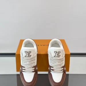 Louis Vuitton Trainer Sneaker - LS299