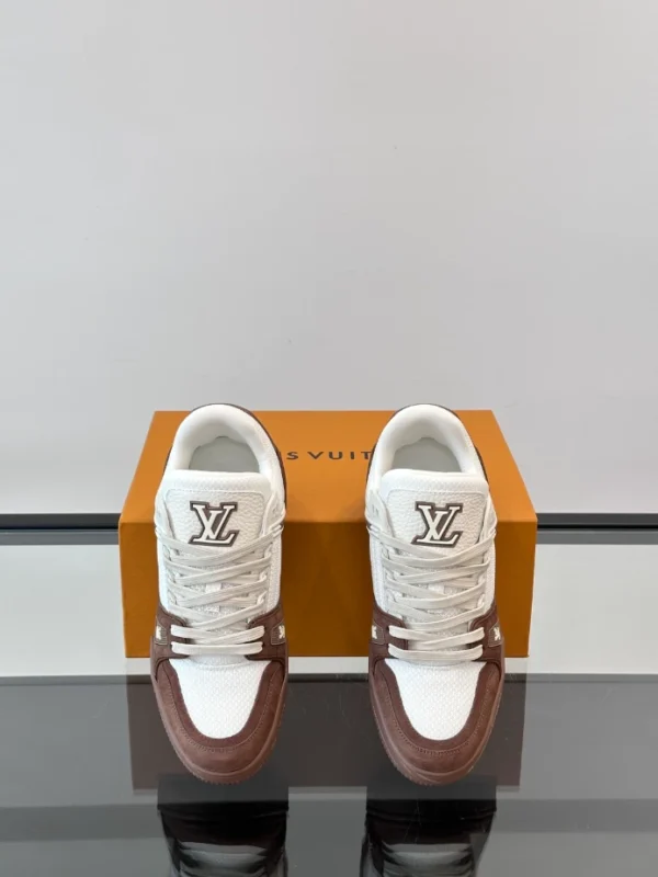 Louis Vuitton Trainer Sneaker - LS299