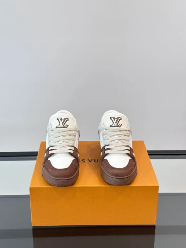 Louis Vuitton Trainer Sneaker - LS299