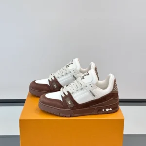 Louis Vuitton Trainer Sneaker - LS299