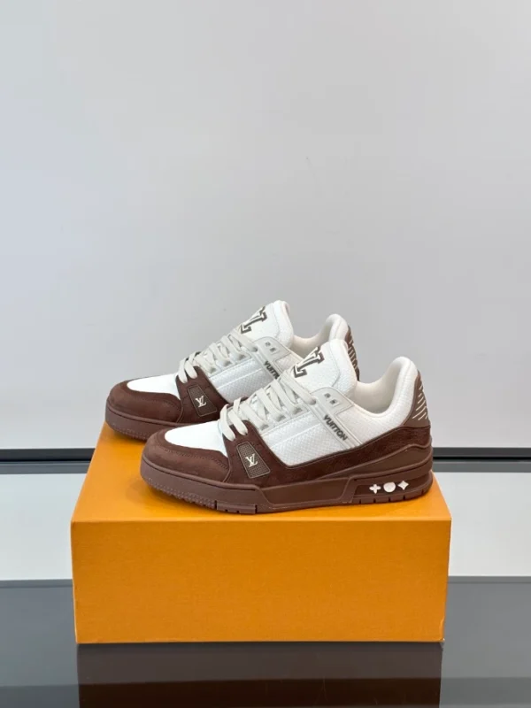 Louis Vuitton Trainer Sneaker - LS299