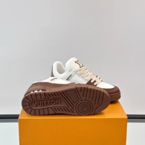 Louis Vuitton Trainer Sneaker - LS299