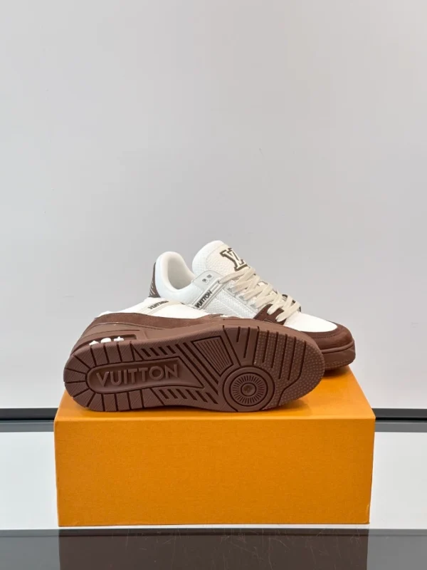 Louis Vuitton Trainer Sneaker - LS299