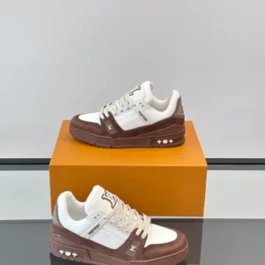 Louis Vuitton Trainer Sneaker - LS299