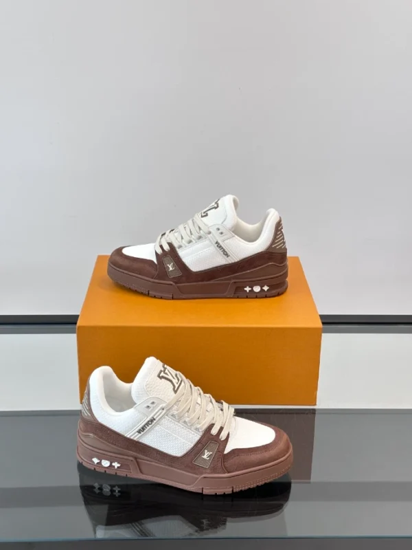 Louis Vuitton Trainer Sneaker - LS299