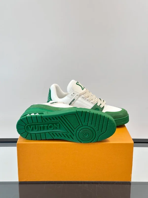 Louis Vuitton Trainer Sneaker - LS300