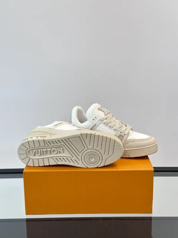 Louis Vuitton Trainer Sneaker - LS301