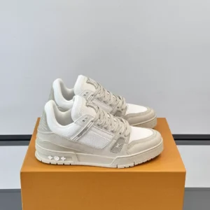 Louis Vuitton Trainer Sneaker - LS301