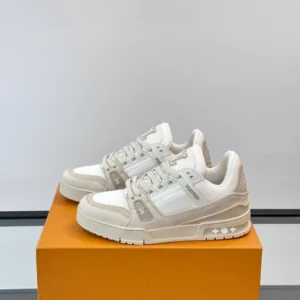Louis Vuitton Trainer Sneaker - LS301