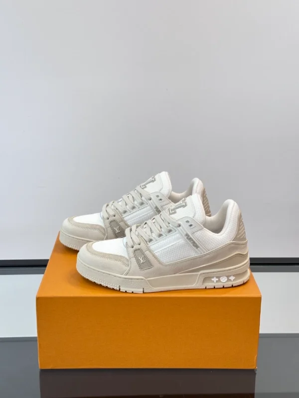 Louis Vuitton Trainer Sneaker - LS301