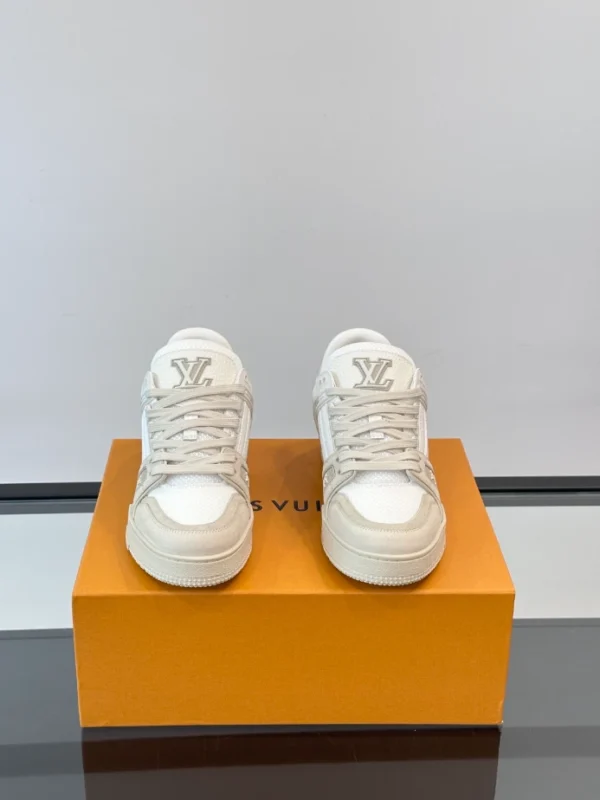 Louis Vuitton Trainer Sneaker - LS301