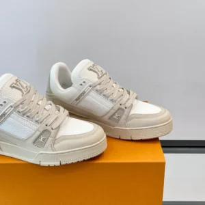 Louis Vuitton Trainer Sneaker - LS301