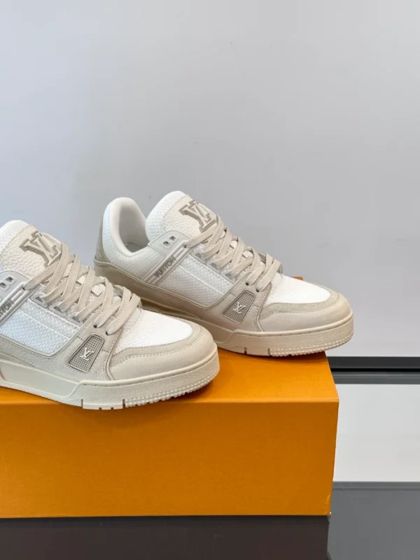 Louis Vuitton Trainer Sneaker - LS301