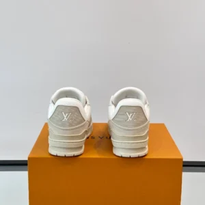 Louis Vuitton Trainer Sneaker - LS301