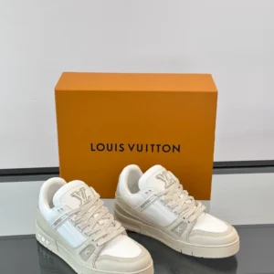 Louis Vuitton Trainer Sneaker - LS301