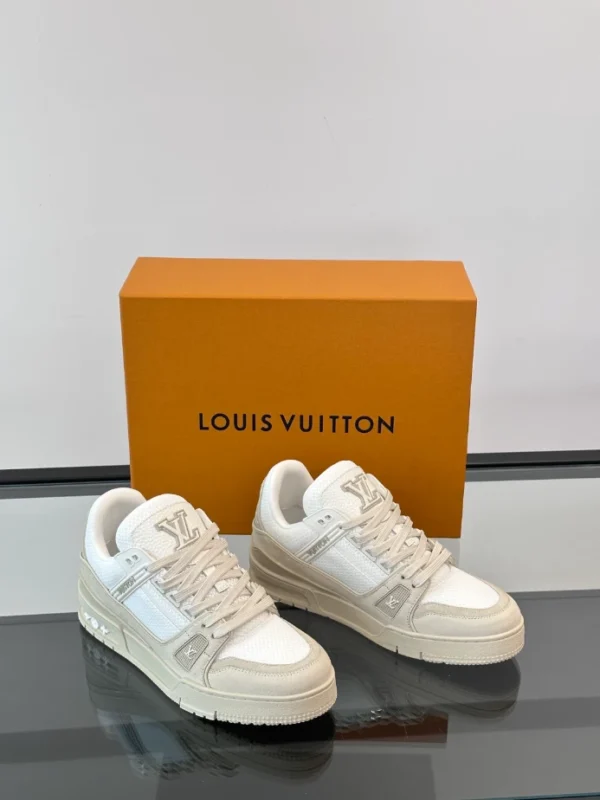 Louis Vuitton Trainer Sneaker - LS301