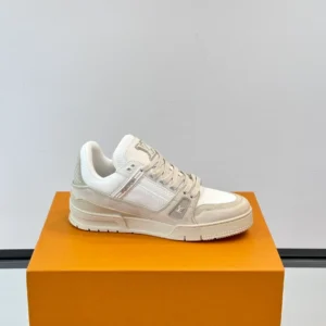 Louis Vuitton Trainer Sneaker - LS301