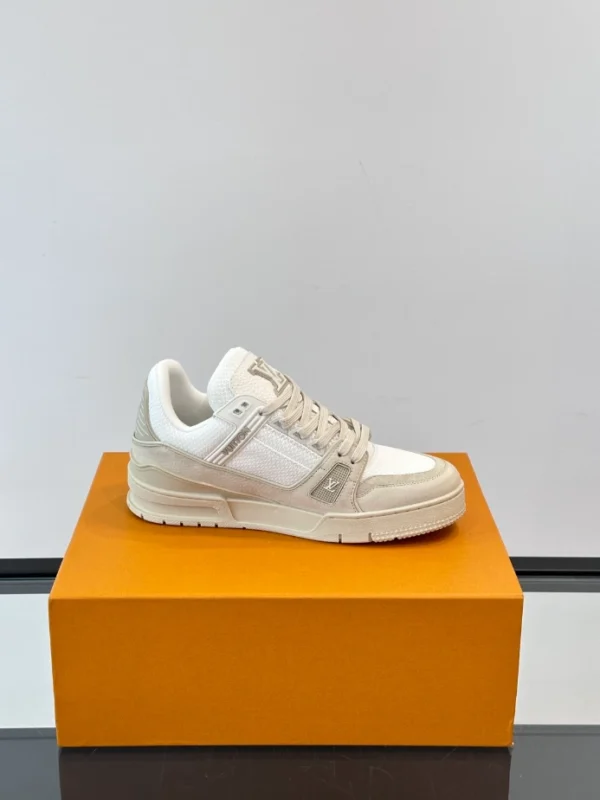 Louis Vuitton Trainer Sneaker - LS301