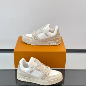 Louis Vuitton Trainer Sneaker - LS301