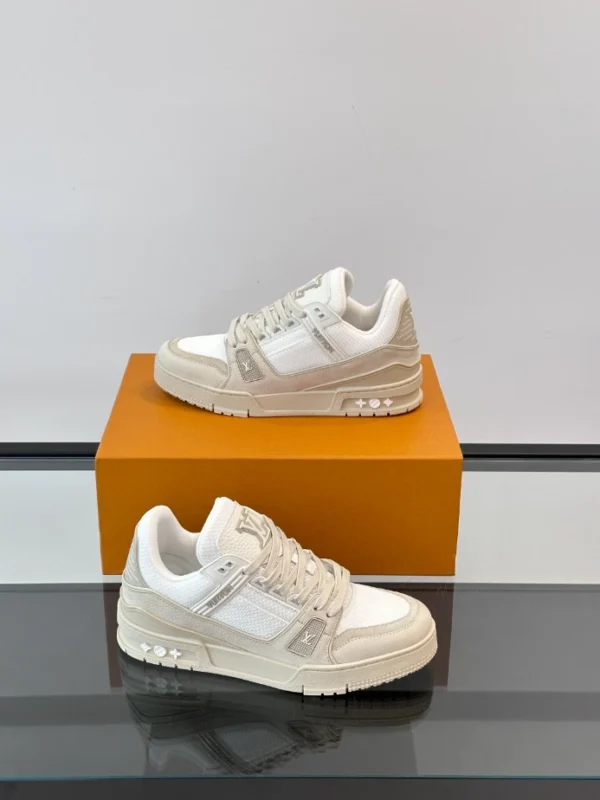 Louis Vuitton Trainer Sneaker - LS301