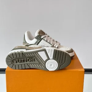 Louis Vuitton Trainer Sneaker - LS304