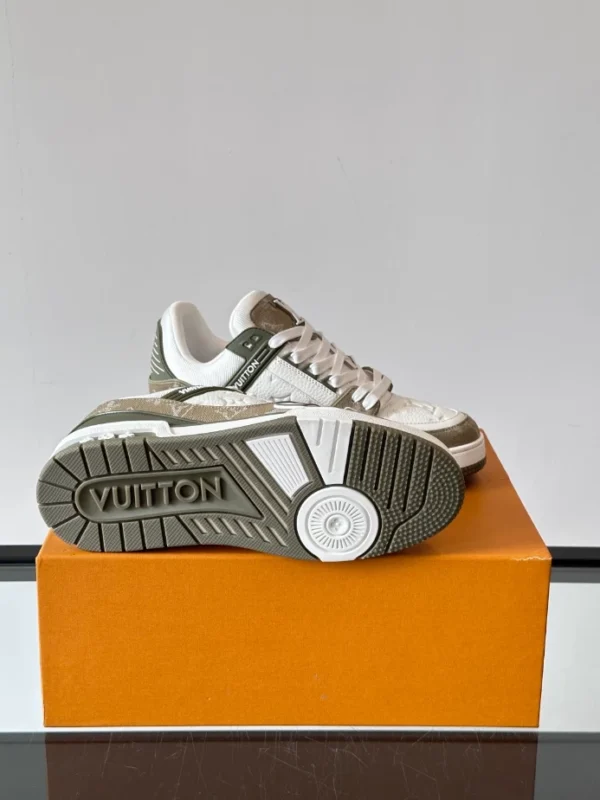 Louis Vuitton Trainer Sneaker - LS304