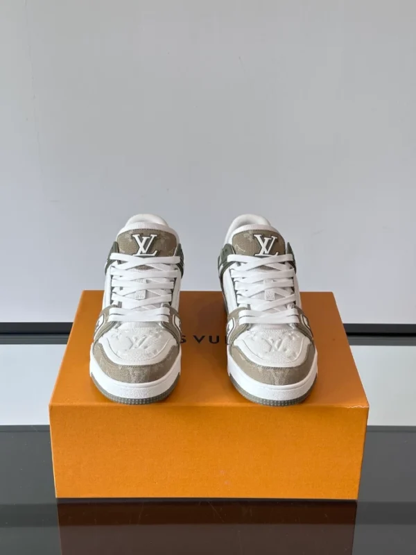 Louis Vuitton Trainer Sneaker - LS304
