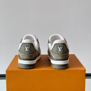 Louis Vuitton Trainer Sneaker - LS304