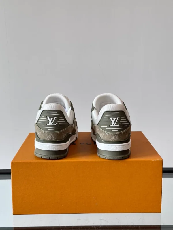 Louis Vuitton Trainer Sneaker - LS304