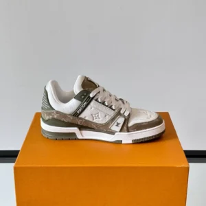 Louis Vuitton Trainer Sneaker - LS304