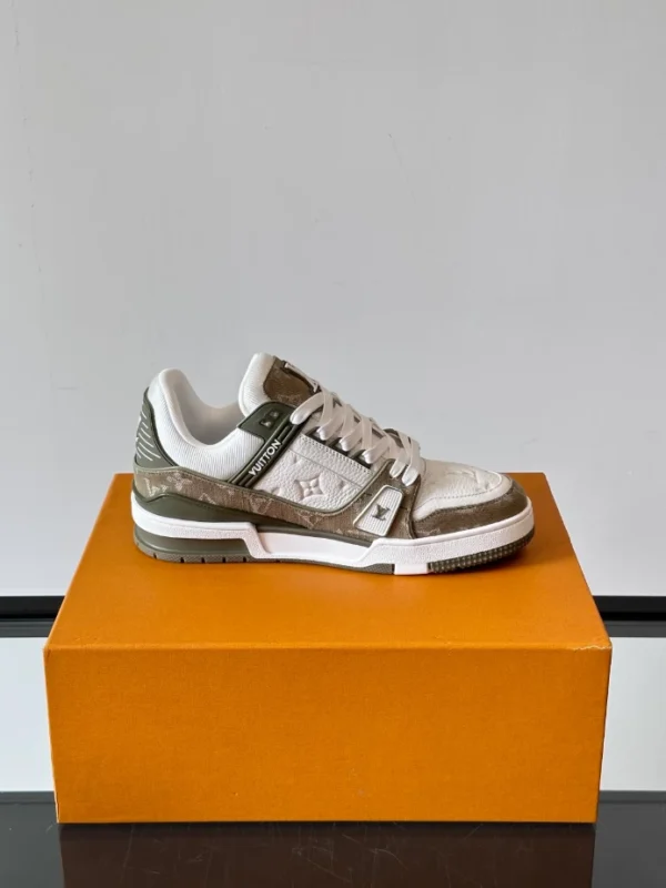 Louis Vuitton Trainer Sneaker - LS304