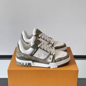 Louis Vuitton Trainer Sneaker - LS304