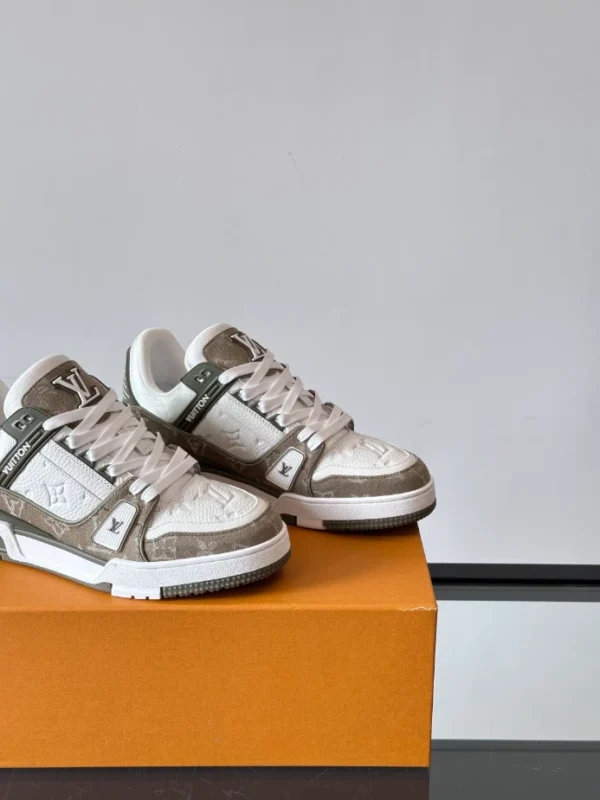 Louis Vuitton Trainer Sneaker - LS304