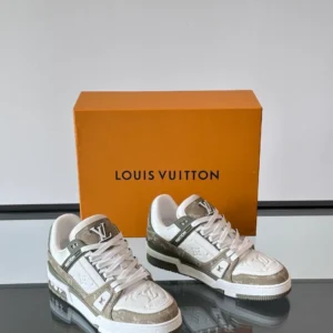 Louis Vuitton Trainer Sneaker - LS304