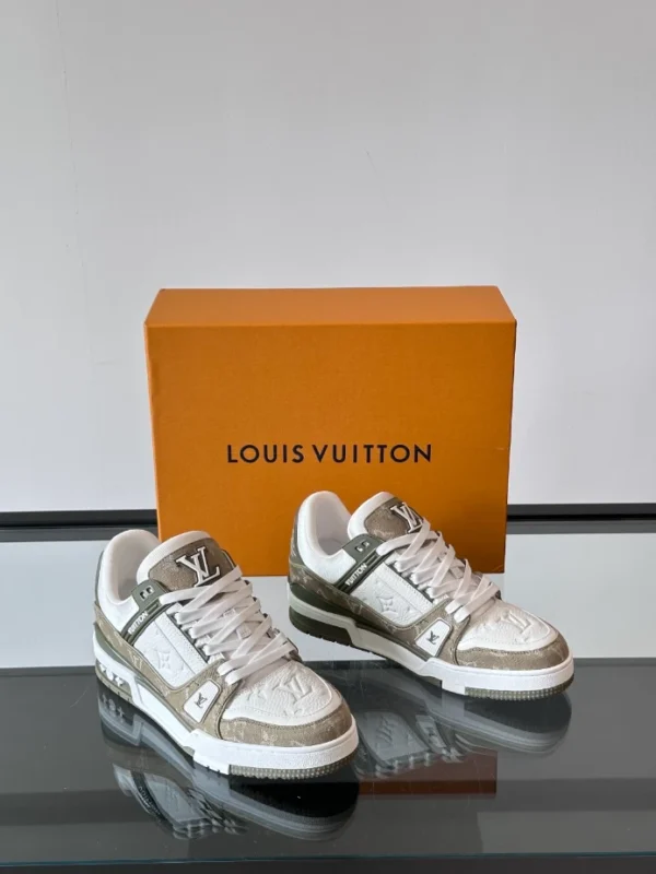 Louis Vuitton Trainer Sneaker - LS304