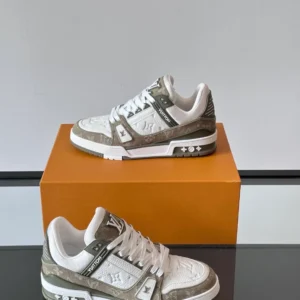 Louis Vuitton Trainer Sneaker - LS304