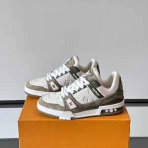 Louis Vuitton Trainer Sneaker - LS304