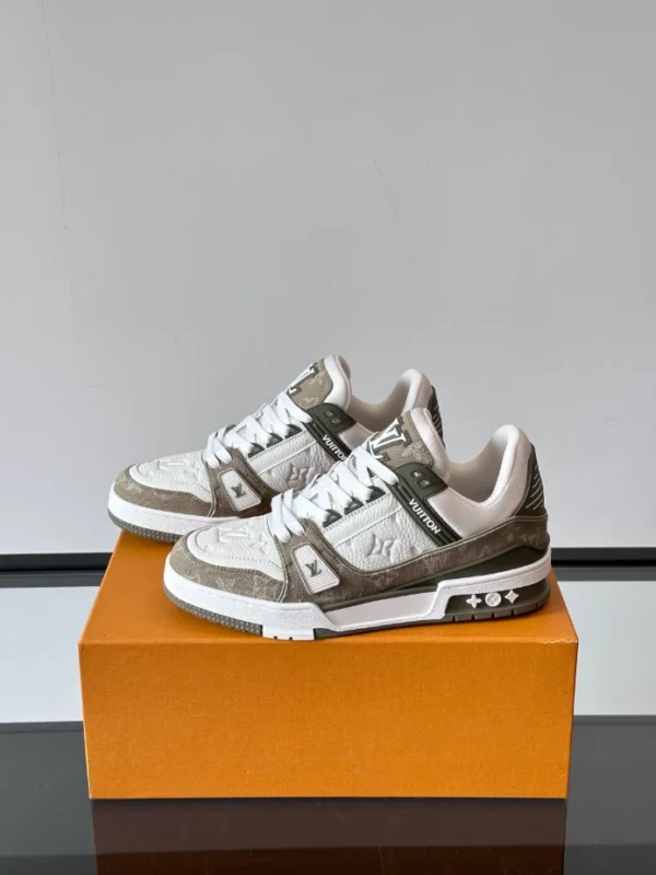 Louis Vuitton Trainer Sneaker - LS304