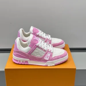 Louis Vuitton Trainer Sneaker - LS305